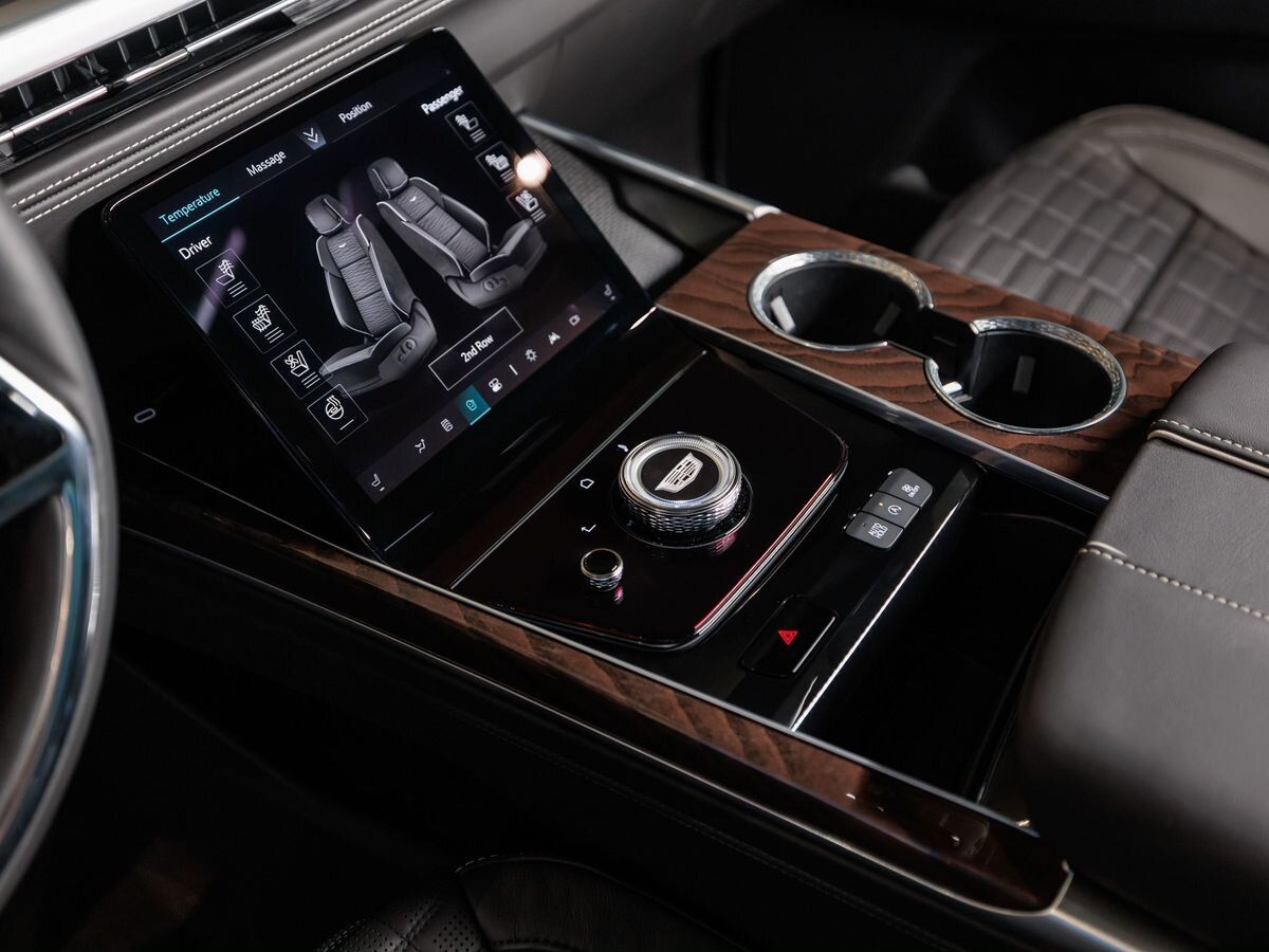 Cadillac Escalade V Рестайлинг ESV 6.2 AT (420 л.с.) 4WD