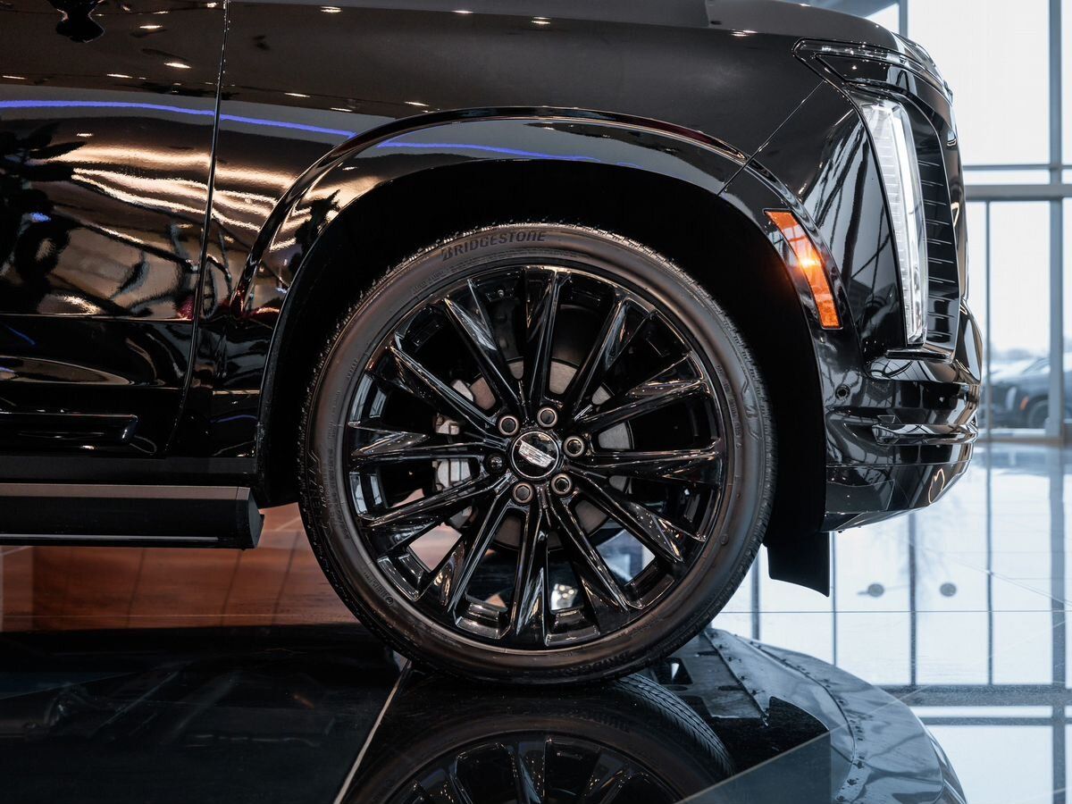 Cadillac Escalade V Рестайлинг ESV 6.2 AT (420 л.с.) 4WD