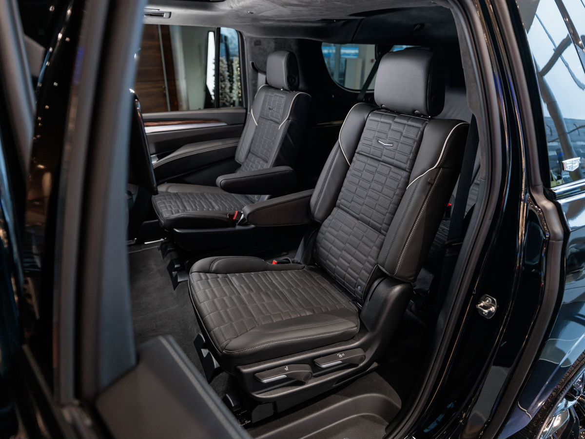 Cadillac Escalade V Рестайлинг ESV 6.2 AT (420 л.с.) 4WD