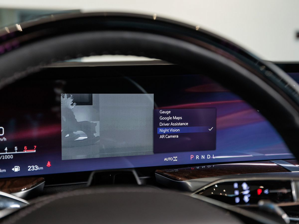 Cadillac Escalade V Рестайлинг ESV 6.2 AT (420 л.с.) 4WD