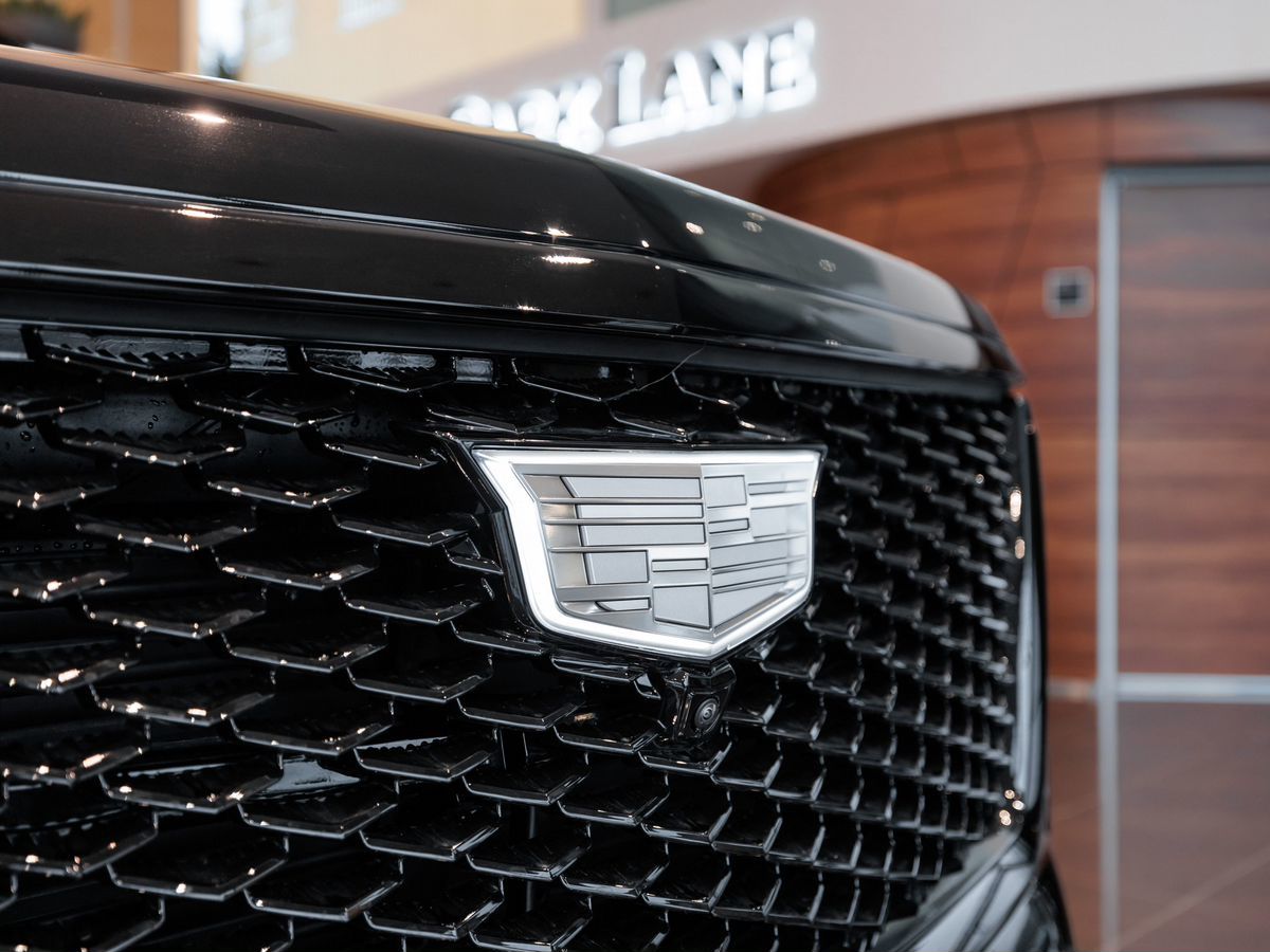 Cadillac Escalade V Рестайлинг ESV 6.2 AT (420 л.с.) 4WD