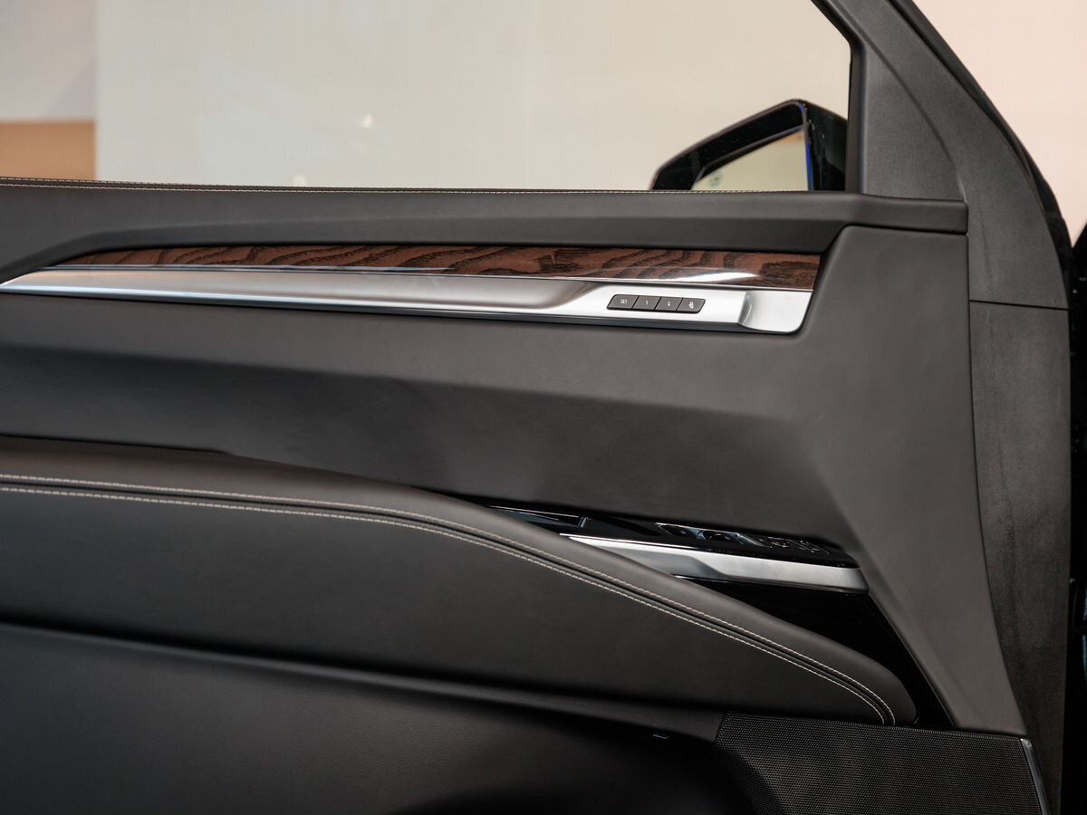 Cadillac Escalade V Рестайлинг ESV 6.2 AT (420 л.с.) 4WD