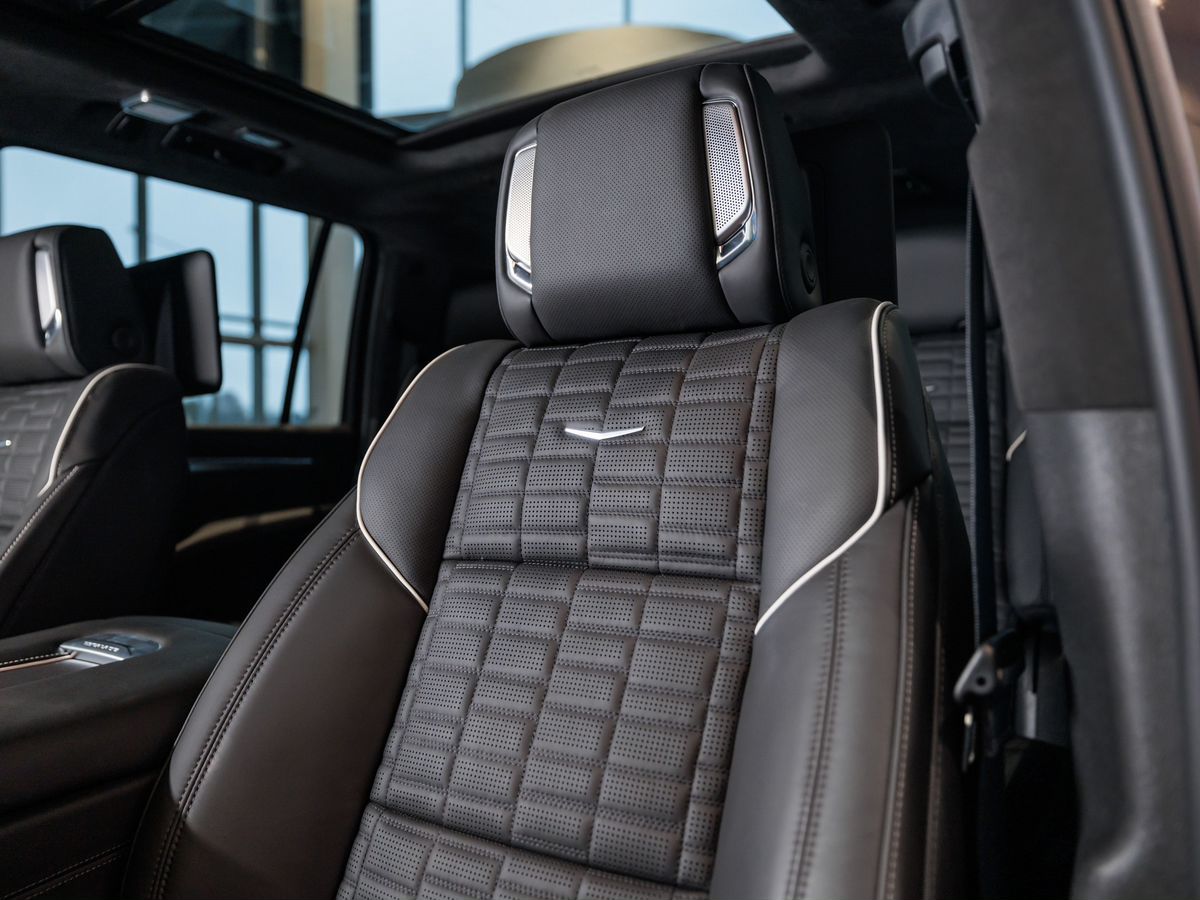 Cadillac Escalade V Рестайлинг ESV 6.2 AT (420 л.с.) 4WD