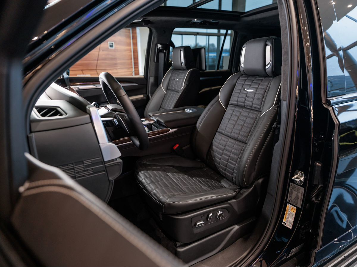 Cadillac Escalade V Рестайлинг ESV 6.2 AT (420 л.с.) 4WD