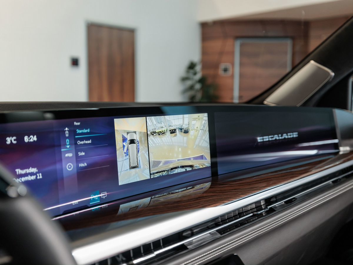 Cadillac Escalade V Рестайлинг ESV 6.2 AT (420 л.с.) 4WD