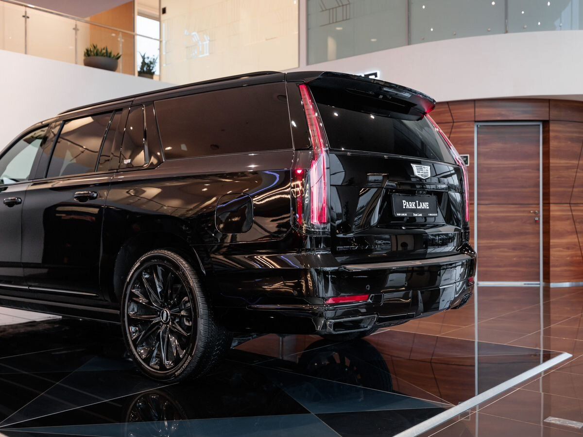 Cadillac Escalade V Рестайлинг ESV 6.2 AT (420 л.с.) 4WD