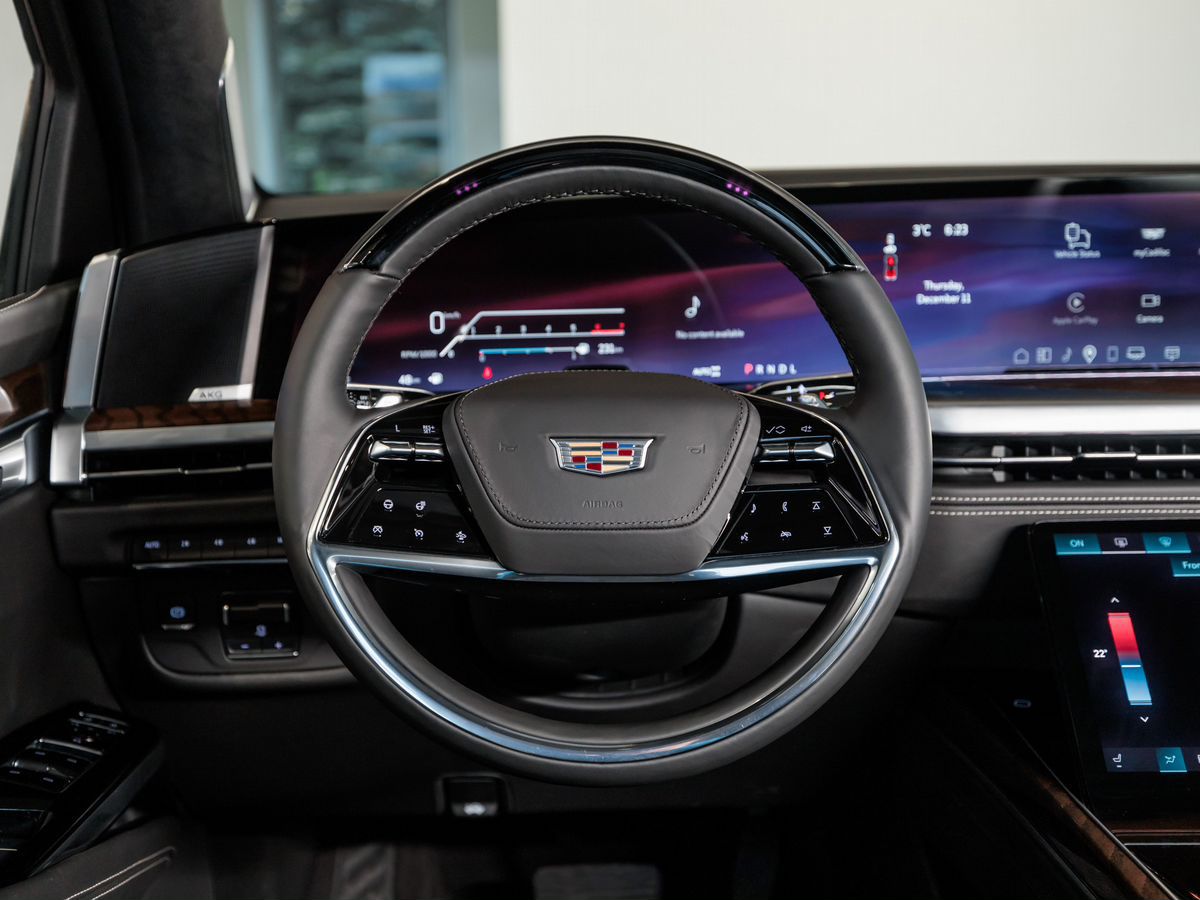 Cadillac Escalade V Рестайлинг ESV 6.2 AT (420 л.с.) 4WD