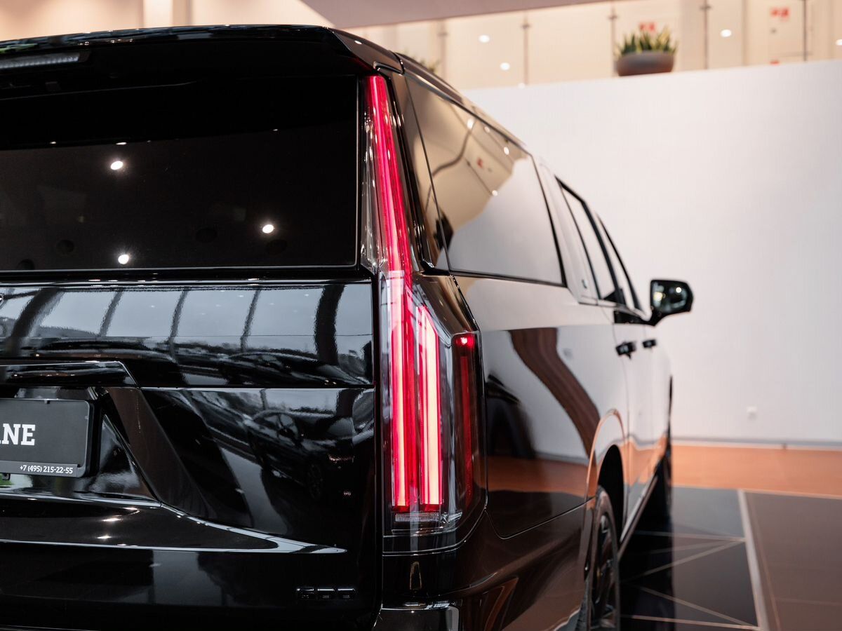 Cadillac Escalade V Рестайлинг ESV 6.2 AT (420 л.с.) 4WD