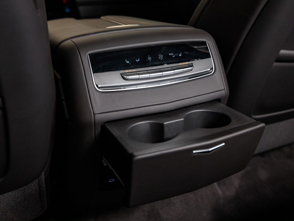 Cadillac Escalade V Рестайлинг ESV 6.2 AT (420 л.с.) 4WD