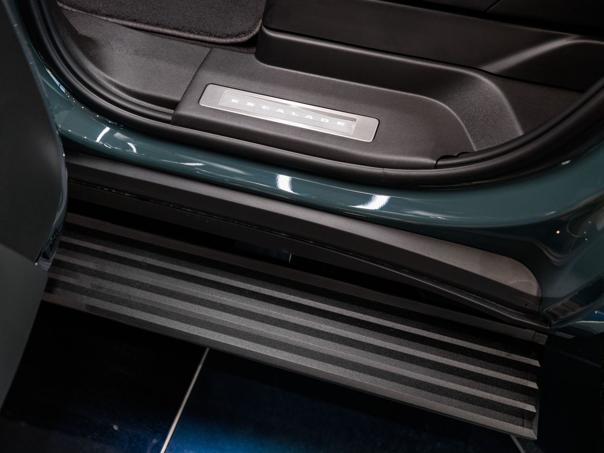 Cadillac Escalade-V I Рестайлинг 6.2 AT (682 л.с.) 4WD