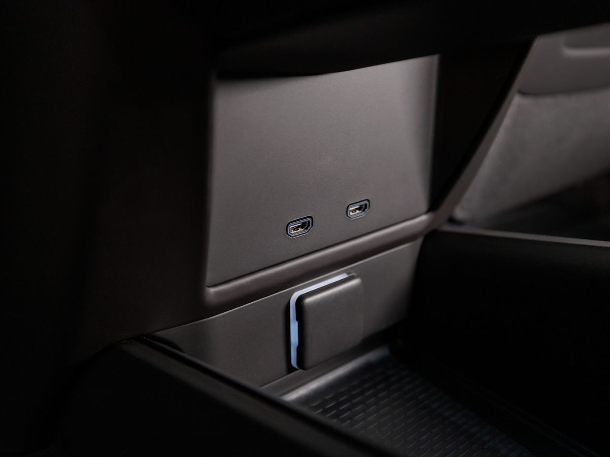 Cadillac Escalade-V I Рестайлинг 6.2 AT (682 л.с.) 4WD