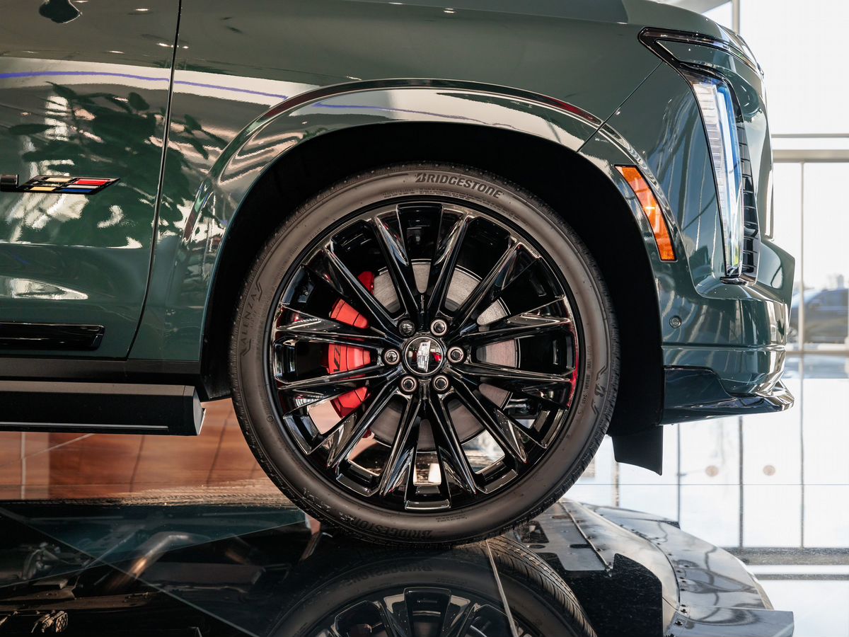 Cadillac Escalade-V I Рестайлинг 6.2 AT (682 л.с.) 4WD