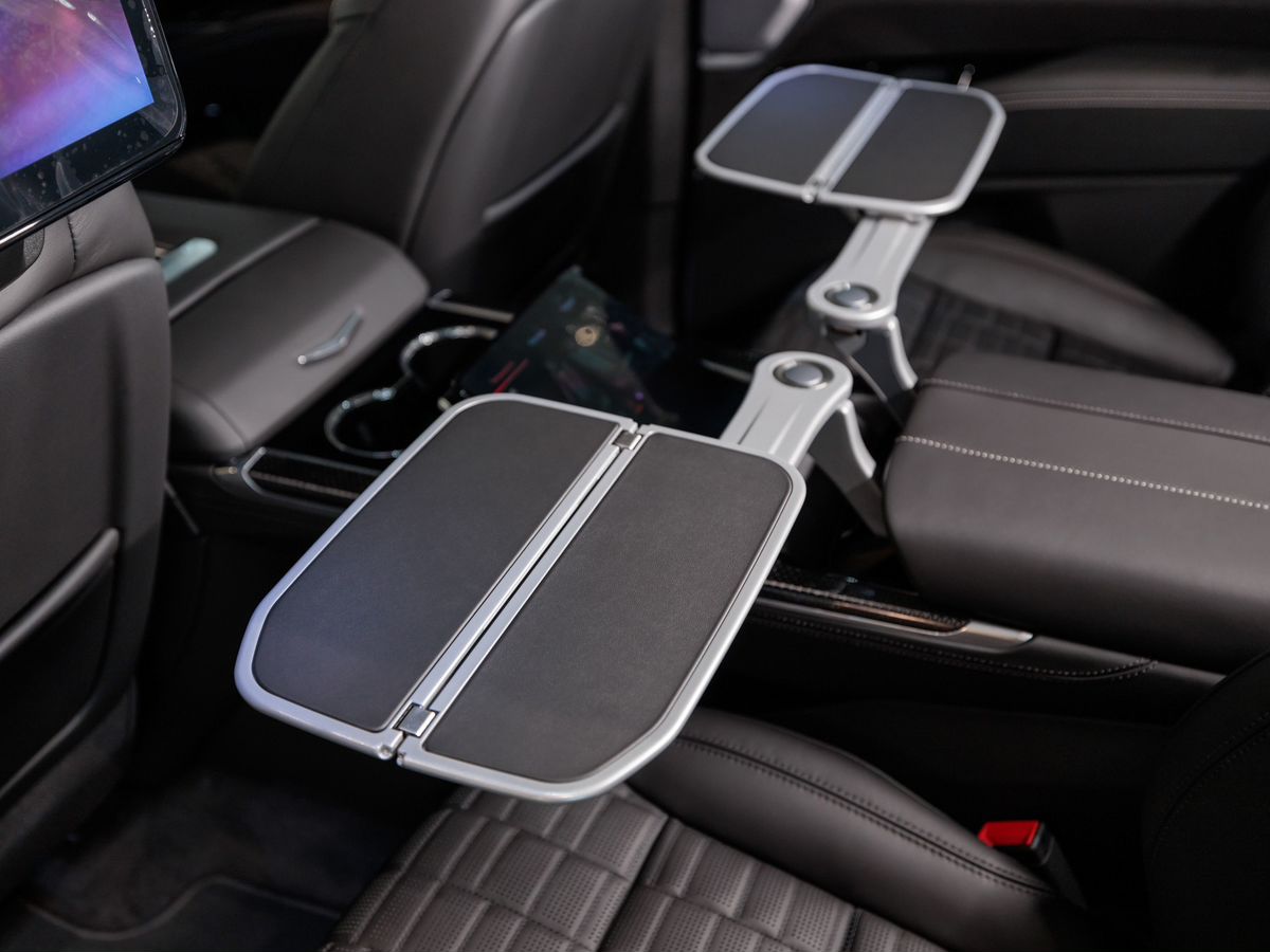 Cadillac Escalade-V I Рестайлинг 6.2 AT (682 л.с.) 4WD