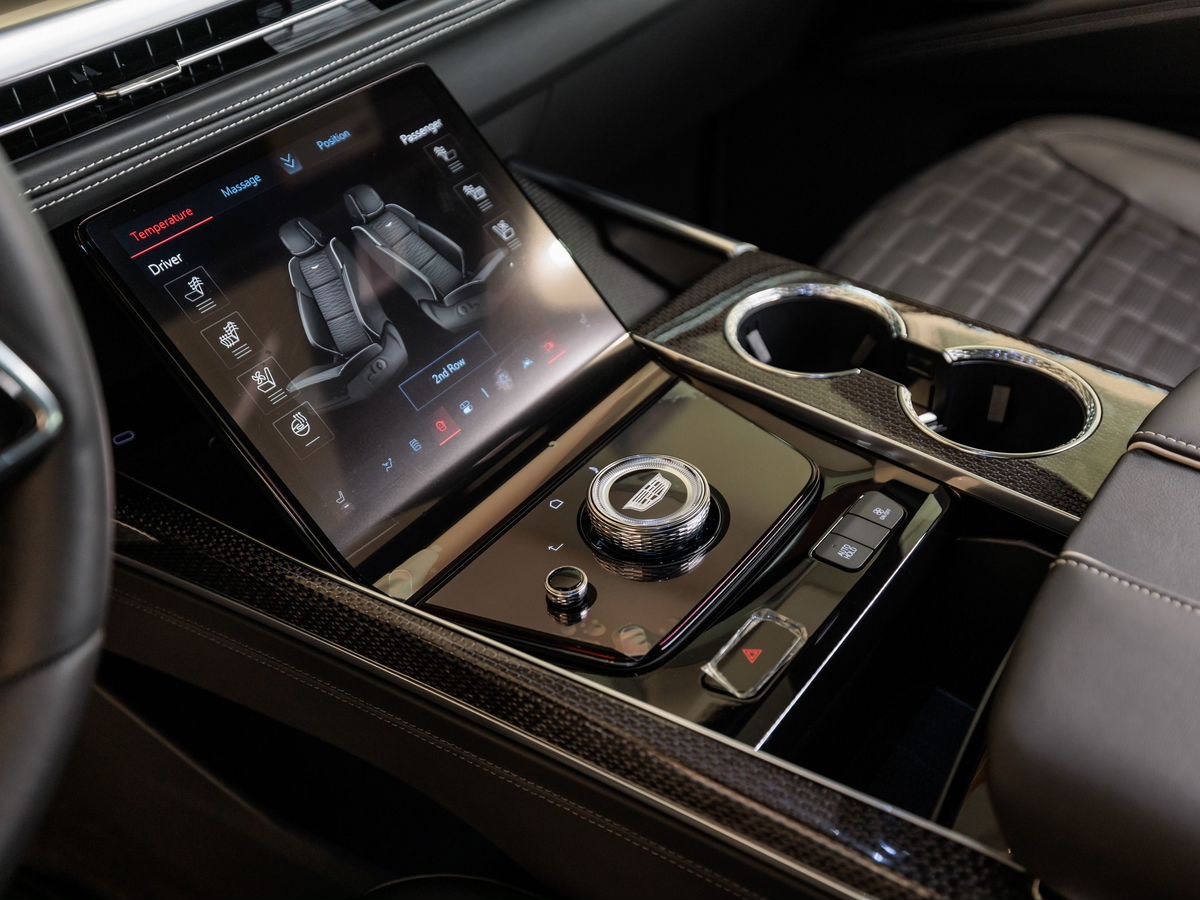 Cadillac Escalade-V I Рестайлинг 6.2 AT (682 л.с.) 4WD