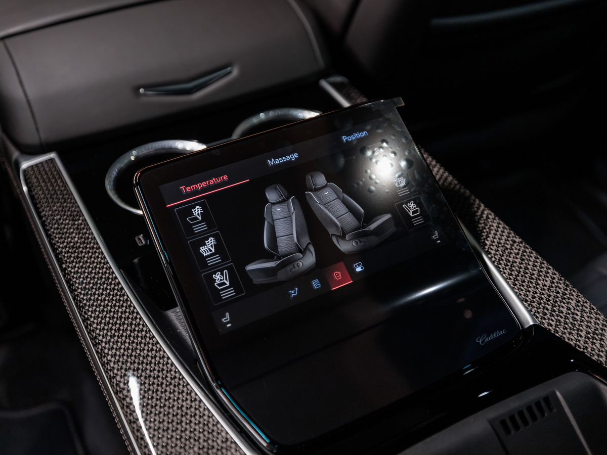 Cadillac Escalade-V I Рестайлинг 6.2 AT (682 л.с.) 4WD