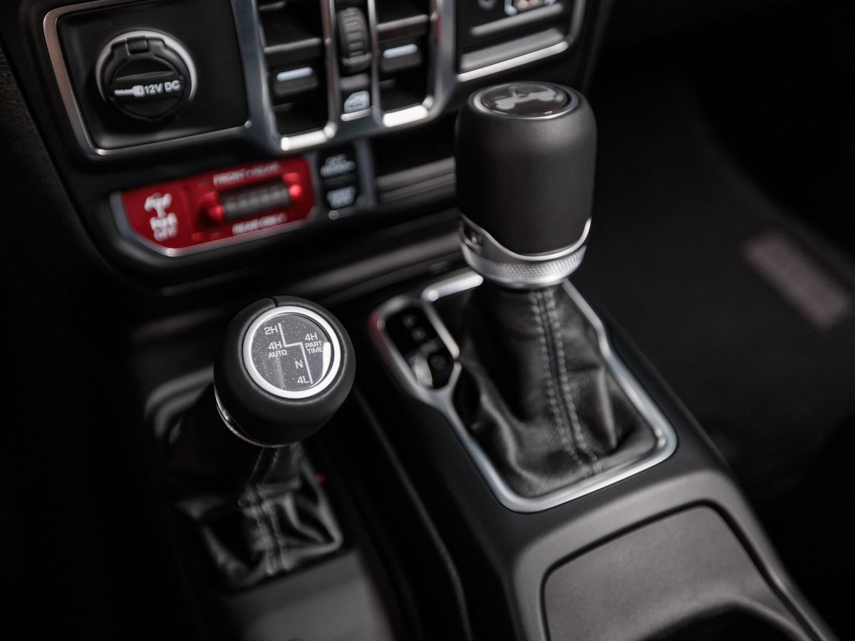 Jeep Wrangler IV (JL) Рестайлинг 2.0 AT (272 л.с.) 4WD