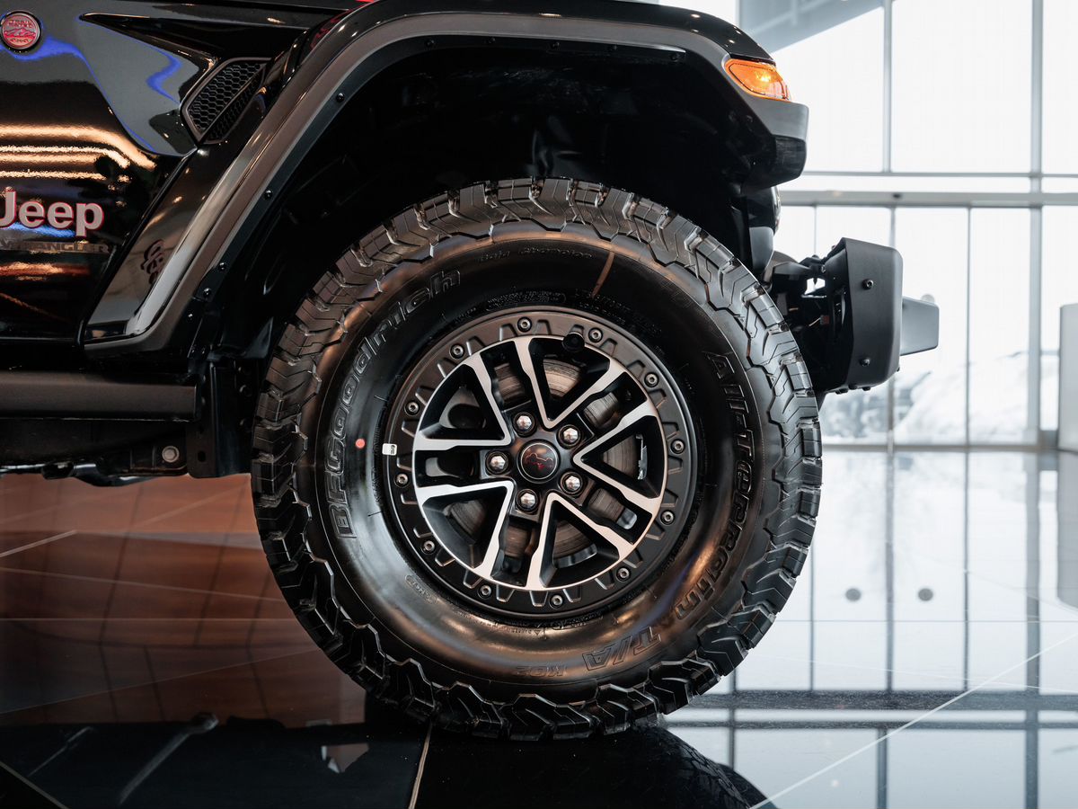 Jeep Wrangler IV (JL) Рестайлинг 2.0 AT (272 л.с.) 4WD