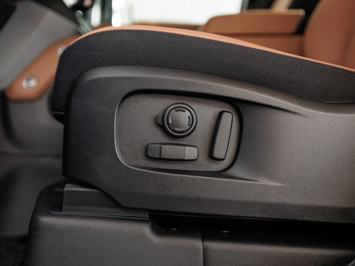 Land Rover Defender II 110 3.0d AT (249 л.с.) 4WD