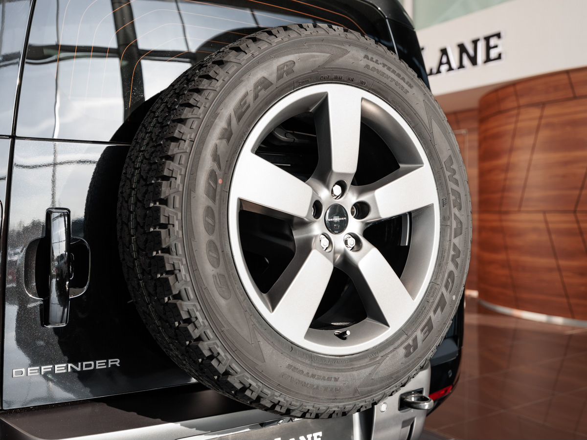 Land Rover Defender II 110 3.0d AT (249 л.с.) 4WD