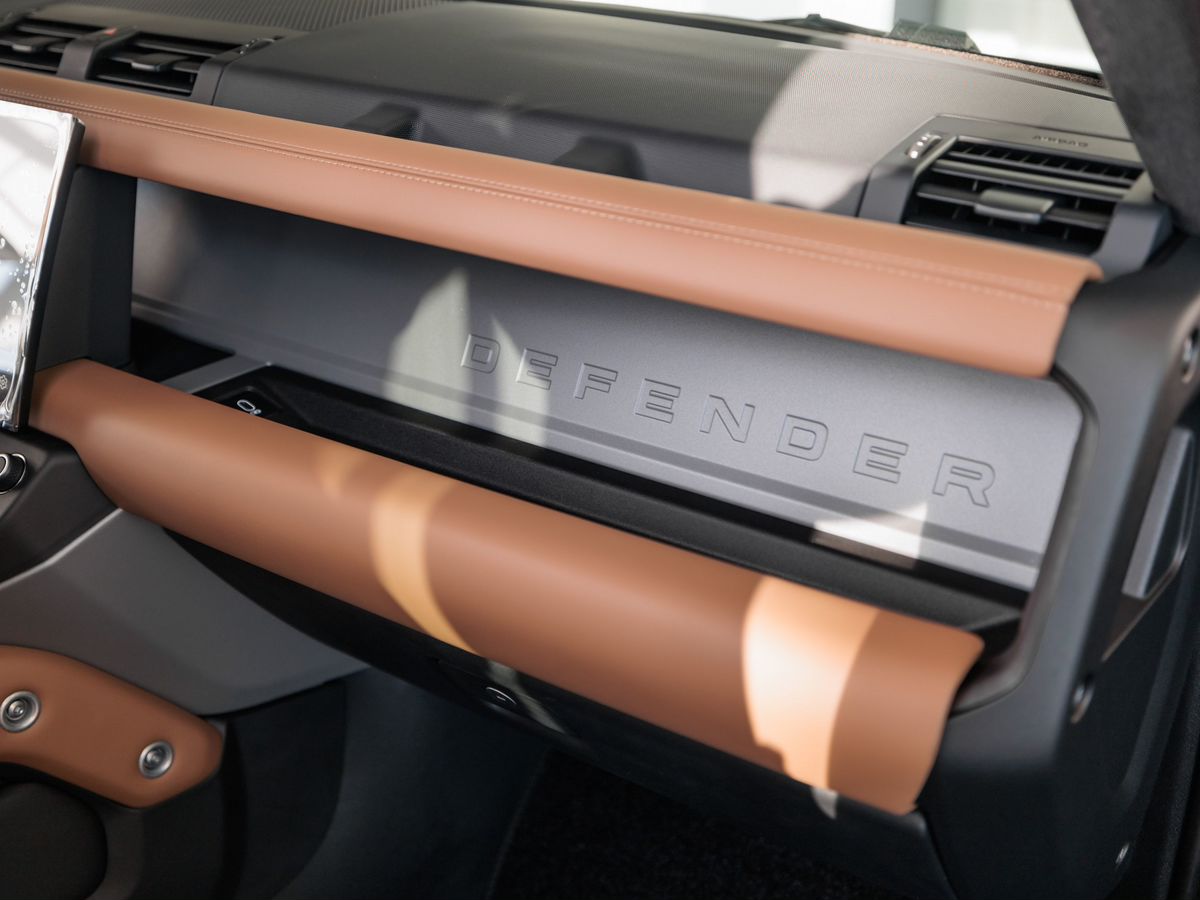 Land Rover Defender II 110 3.0d AT (249 л.с.) 4WD