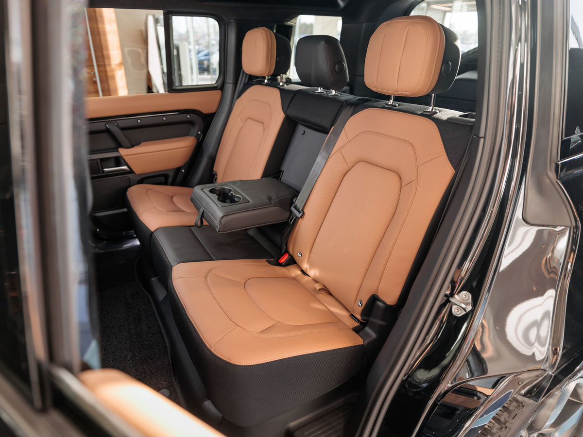 Land Rover Defender II 110 3.0d AT (249 л.с.) 4WD