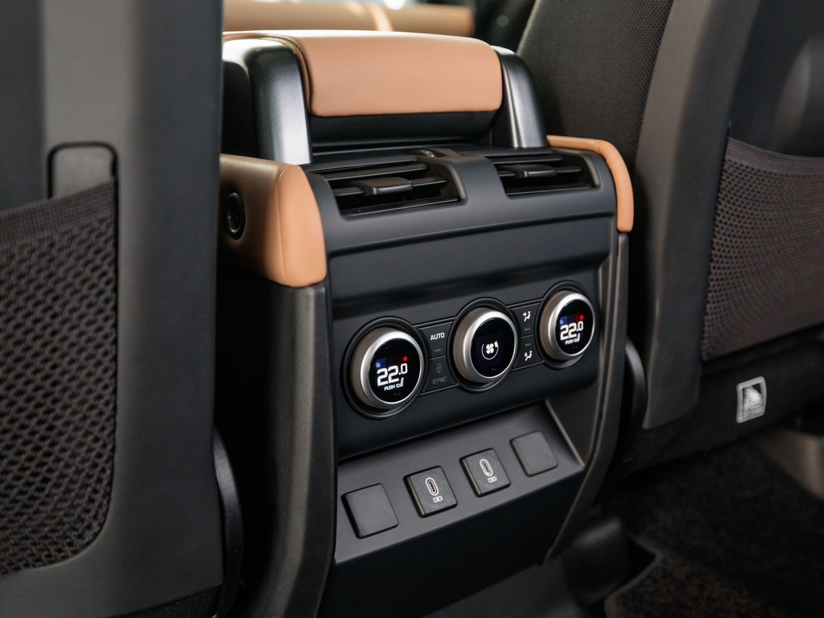 Land Rover Defender II 110 3.0d AT (249 л.с.) 4WD