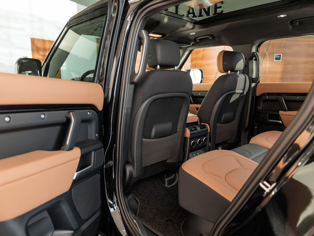 Land Rover Defender II 110 3.0d AT (249 л.с.) 4WD