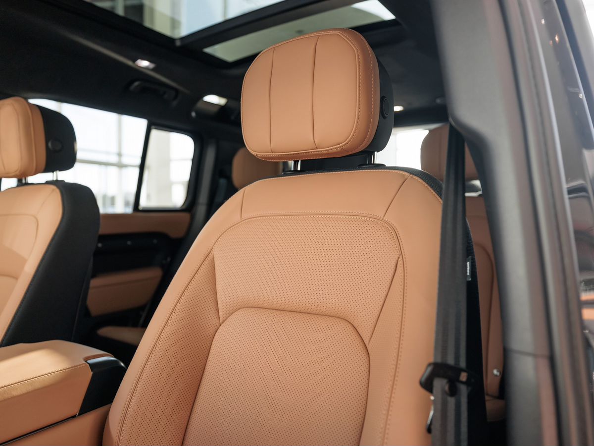 Land Rover Defender II 110 3.0d AT (249 л.с.) 4WD