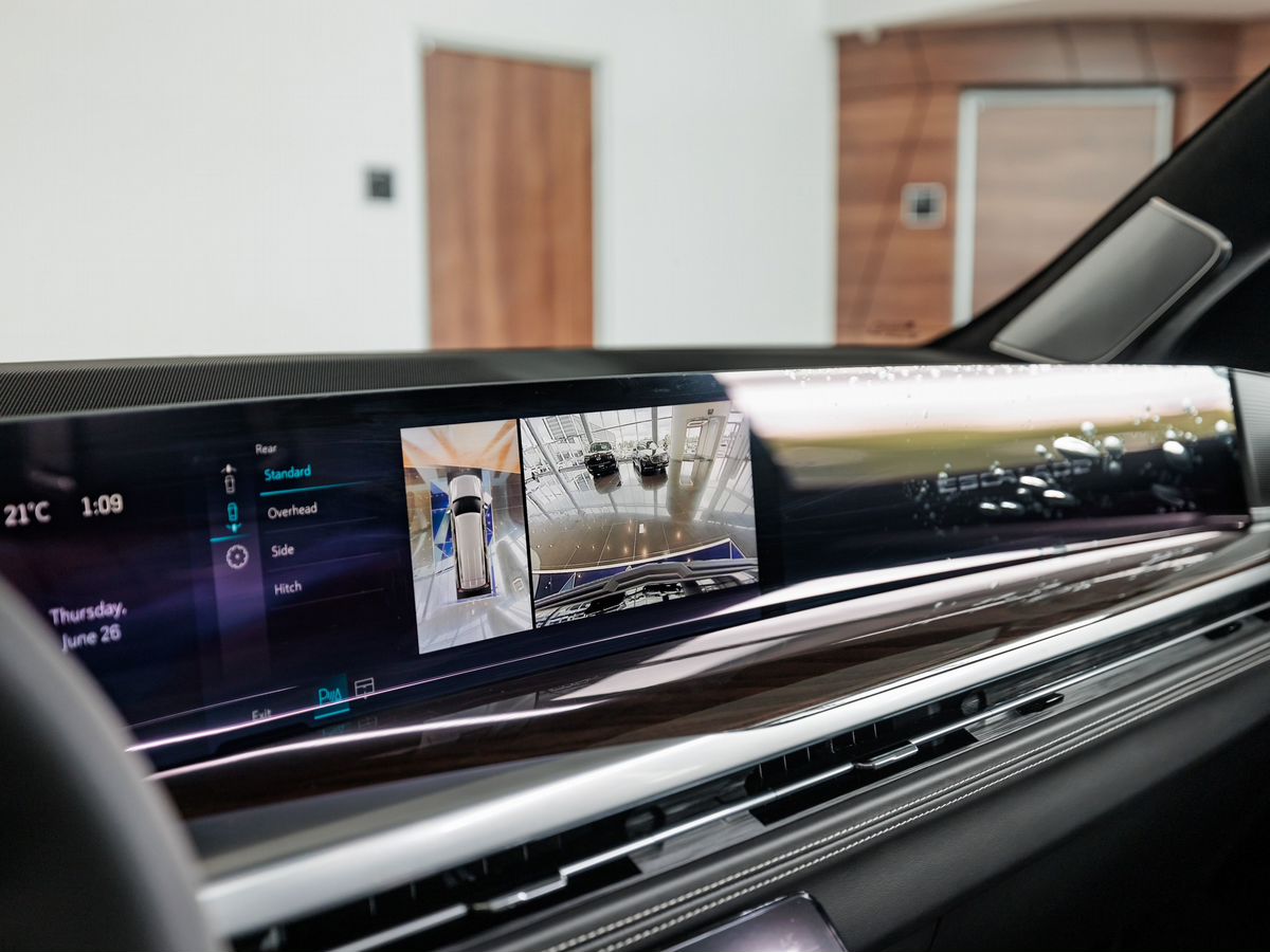 Cadillac Escalade V Рестайлинг ESV 6.2 AT (420 л.с.) 4WD