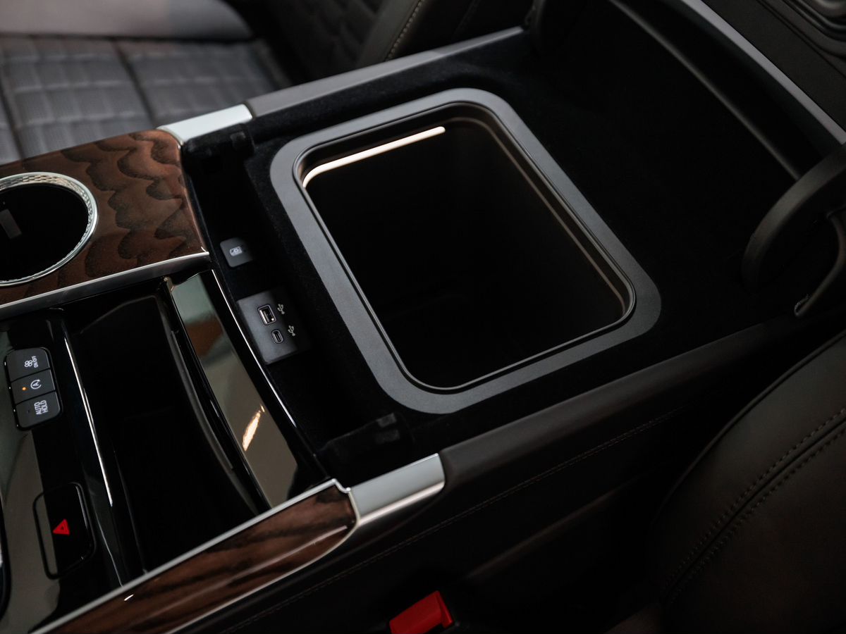 Cadillac Escalade V Рестайлинг ESV 6.2 AT (420 л.с.) 4WD