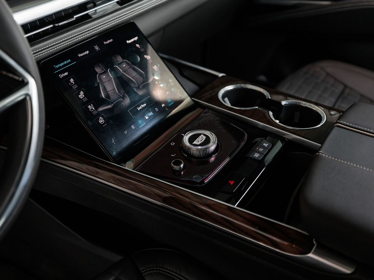 Cadillac Escalade V Рестайлинг ESV 6.2 AT (420 л.с.) 4WD