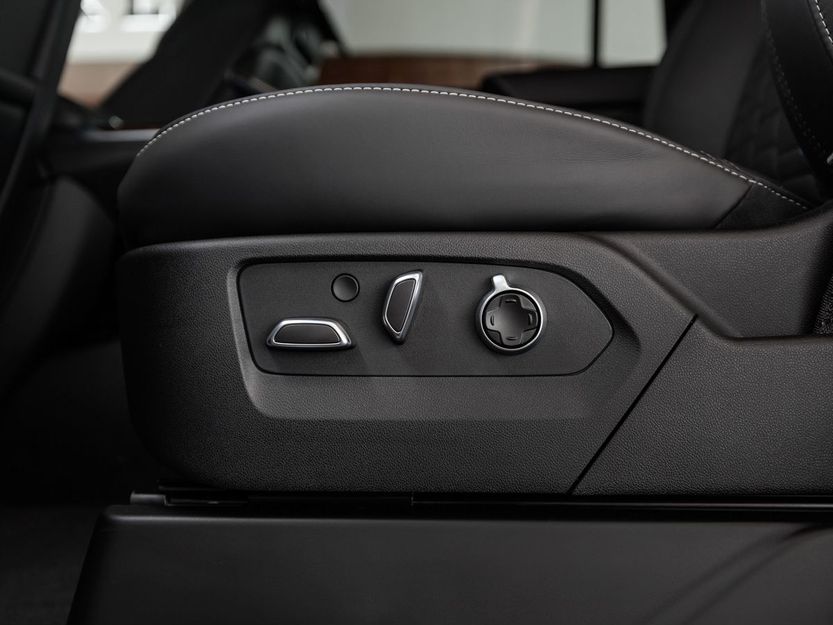 Cadillac Escalade V Рестайлинг ESV 6.2 AT (420 л.с.) 4WD