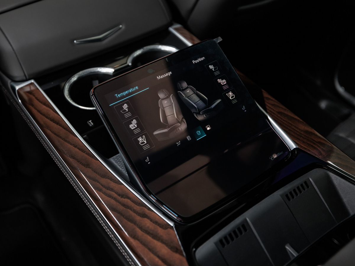 Cadillac Escalade V Рестайлинг ESV 6.2 AT (420 л.с.) 4WD