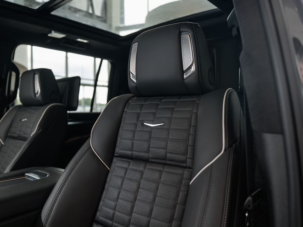 Cadillac Escalade V Рестайлинг ESV 6.2 AT (420 л.с.) 4WD