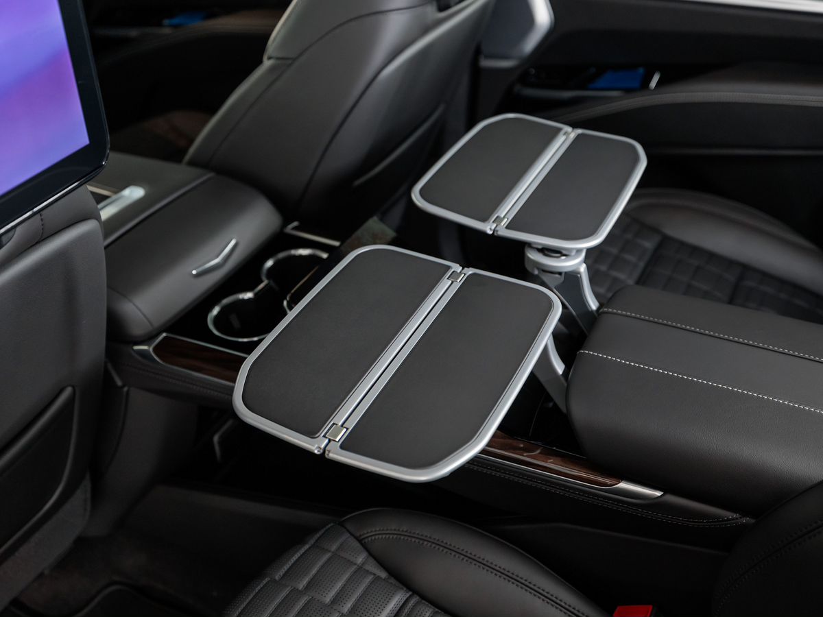 Cadillac Escalade V Рестайлинг ESV 6.2 AT (420 л.с.) 4WD