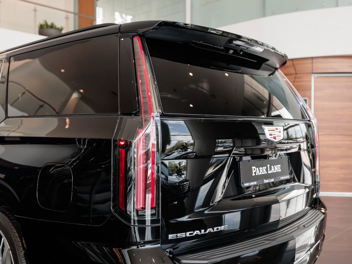 Cadillac Escalade V Рестайлинг ESV 6.2 AT (420 л.с.) 4WD