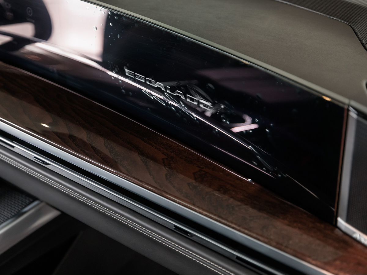 Cadillac Escalade V Рестайлинг ESV 6.2 AT (420 л.с.) 4WD