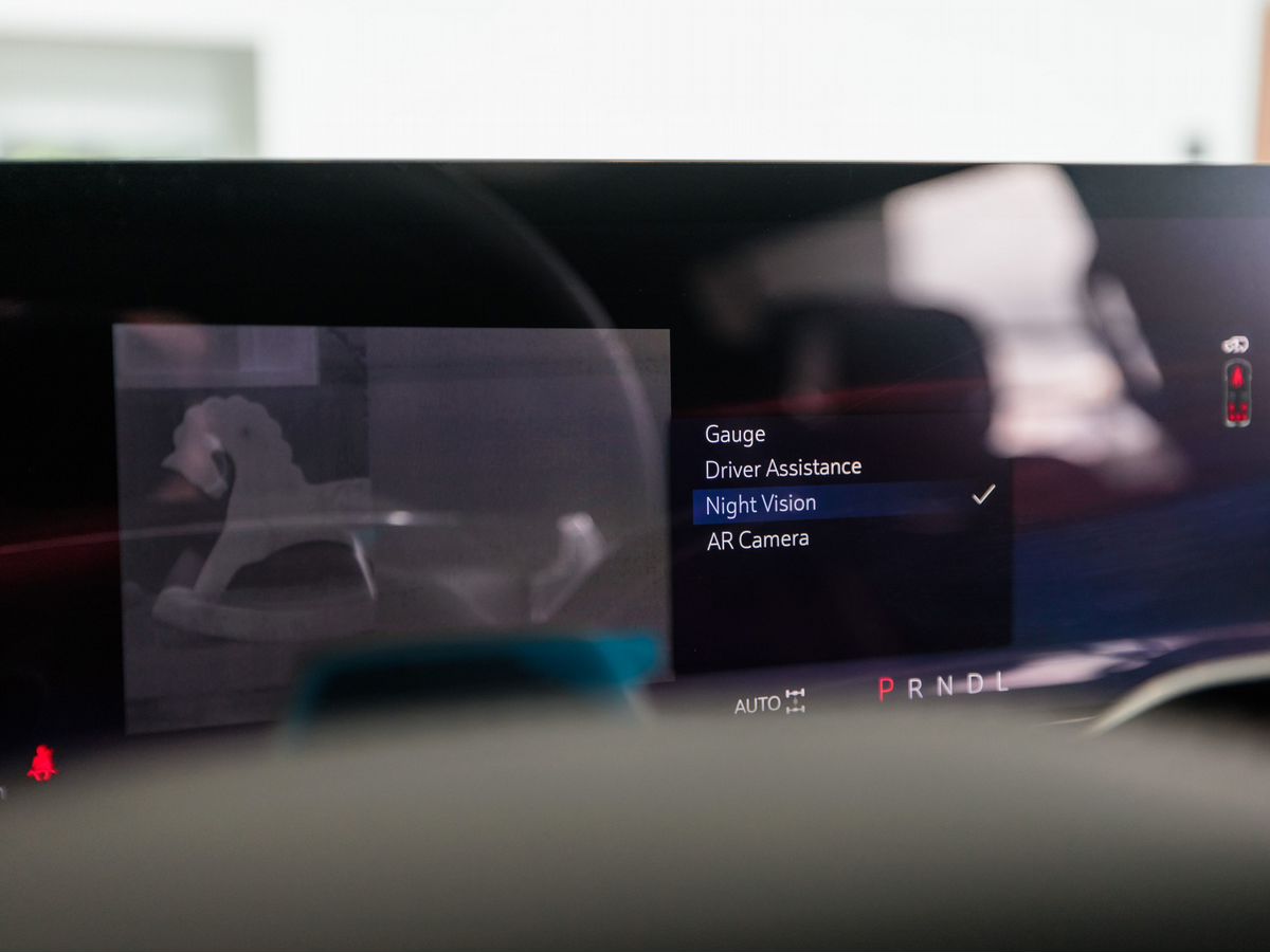 Cadillac Escalade V Рестайлинг ESV 6.2 AT (420 л.с.) 4WD