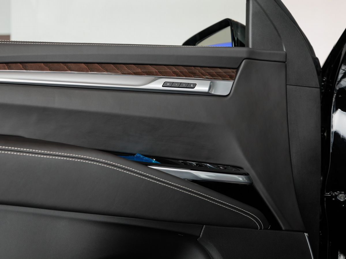 Cadillac Escalade V Рестайлинг ESV 6.2 AT (420 л.с.) 4WD