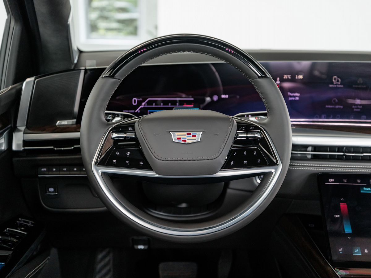 Cadillac Escalade V Рестайлинг ESV 6.2 AT (420 л.с.) 4WD