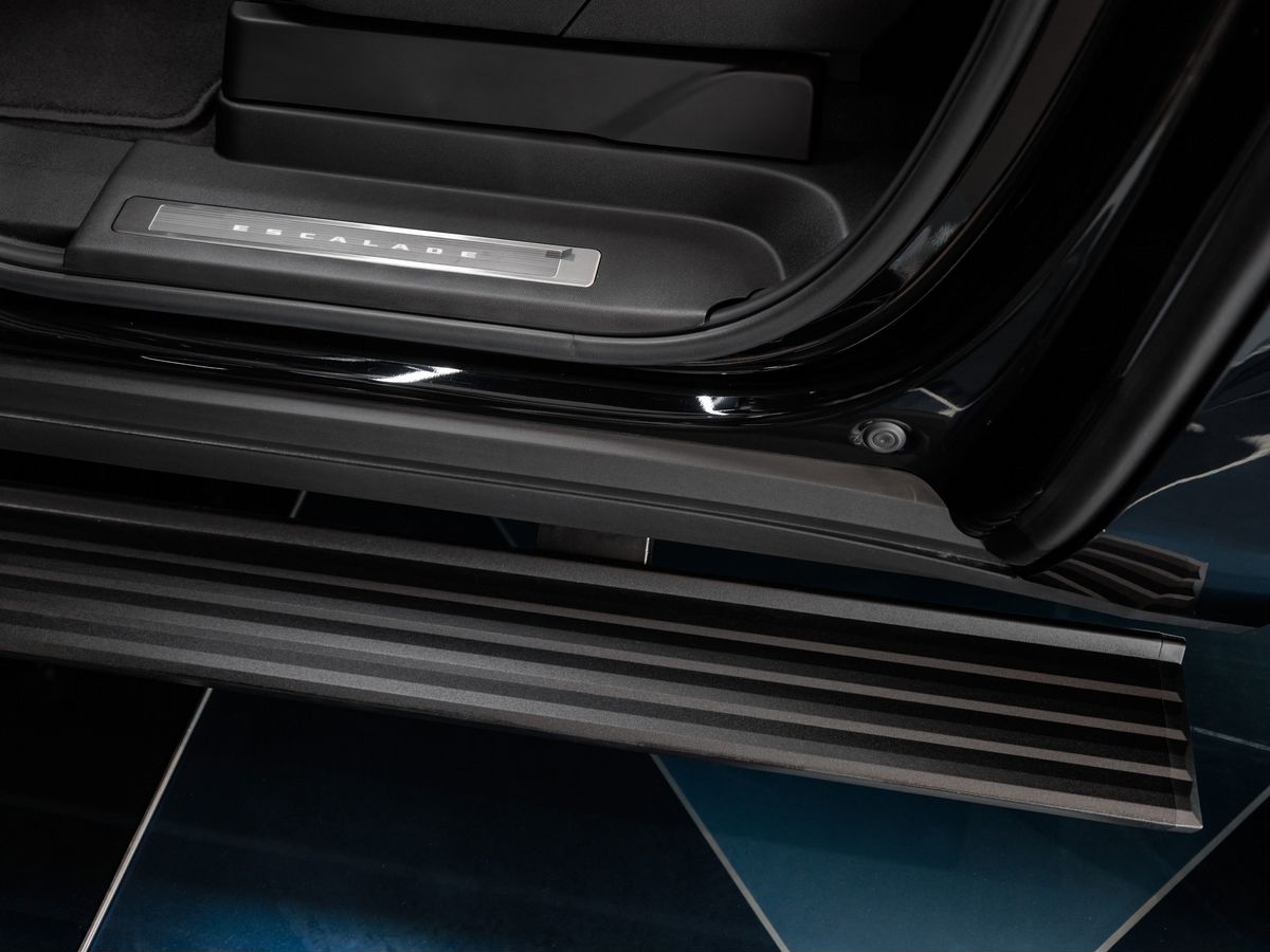 Cadillac Escalade V Рестайлинг ESV 6.2 AT (420 л.с.) 4WD