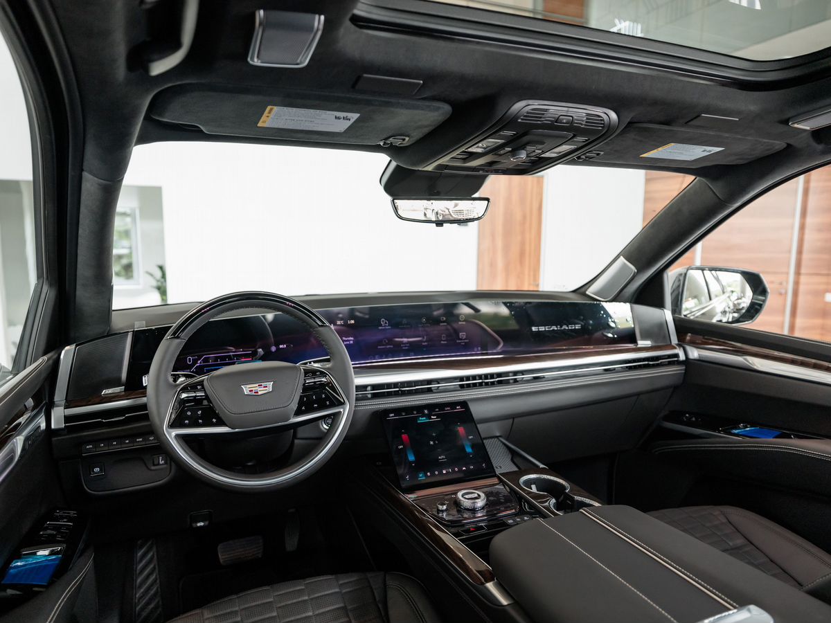 Cadillac Escalade V Рестайлинг ESV 6.2 AT (420 л.с.) 4WD