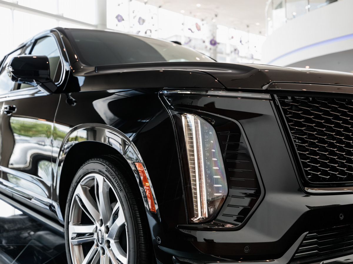 Cadillac Escalade V Рестайлинг ESV 6.2 AT (420 л.с.) 4WD