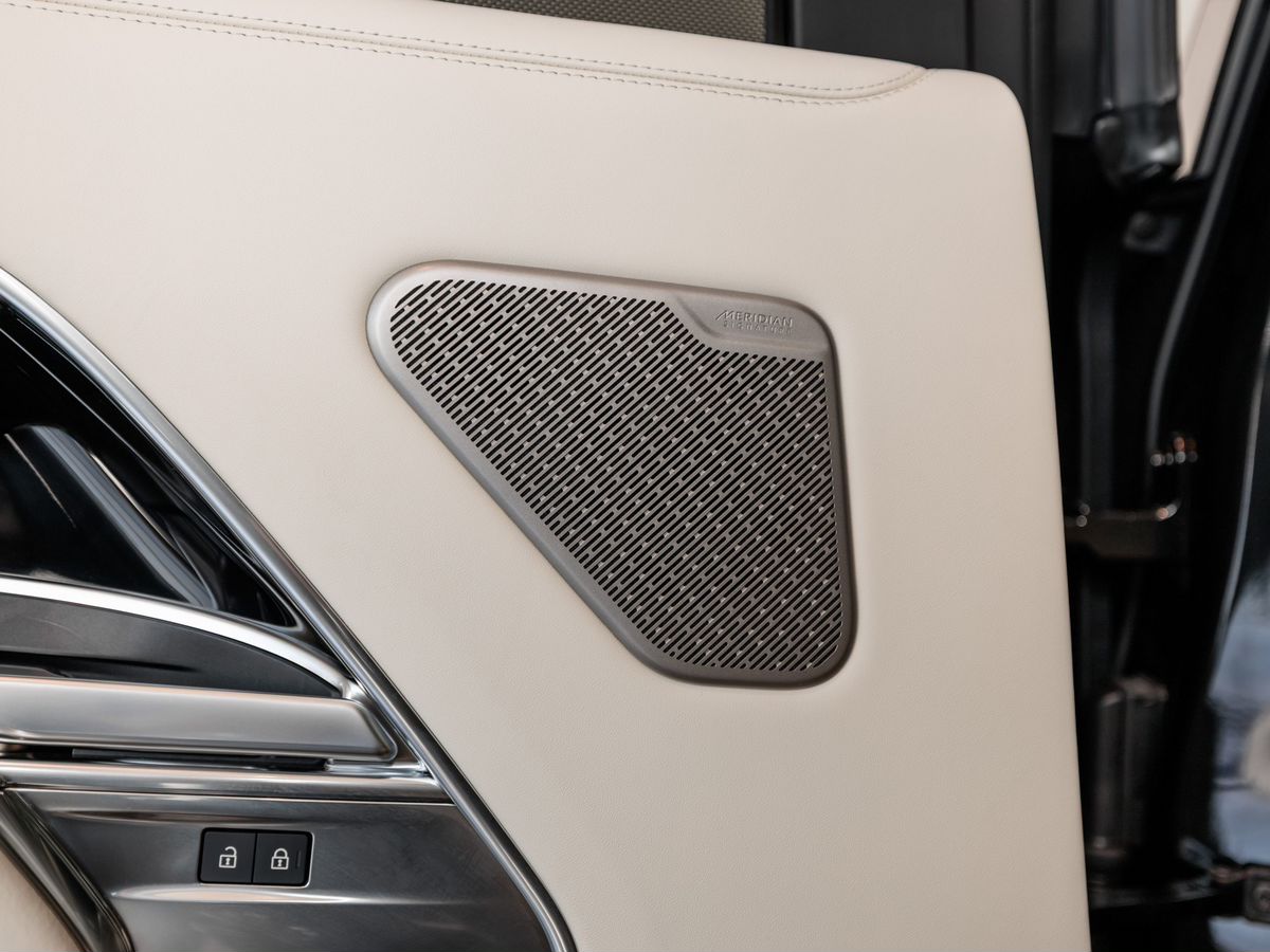 Land Rover Range Rover V D350 MHEV Long 3.0d AT (350 л.с.) 4WD