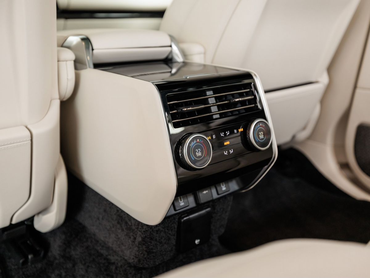 Land Rover Range Rover V D350 MHEV Long 3.0d AT (350 л.с.) 4WD