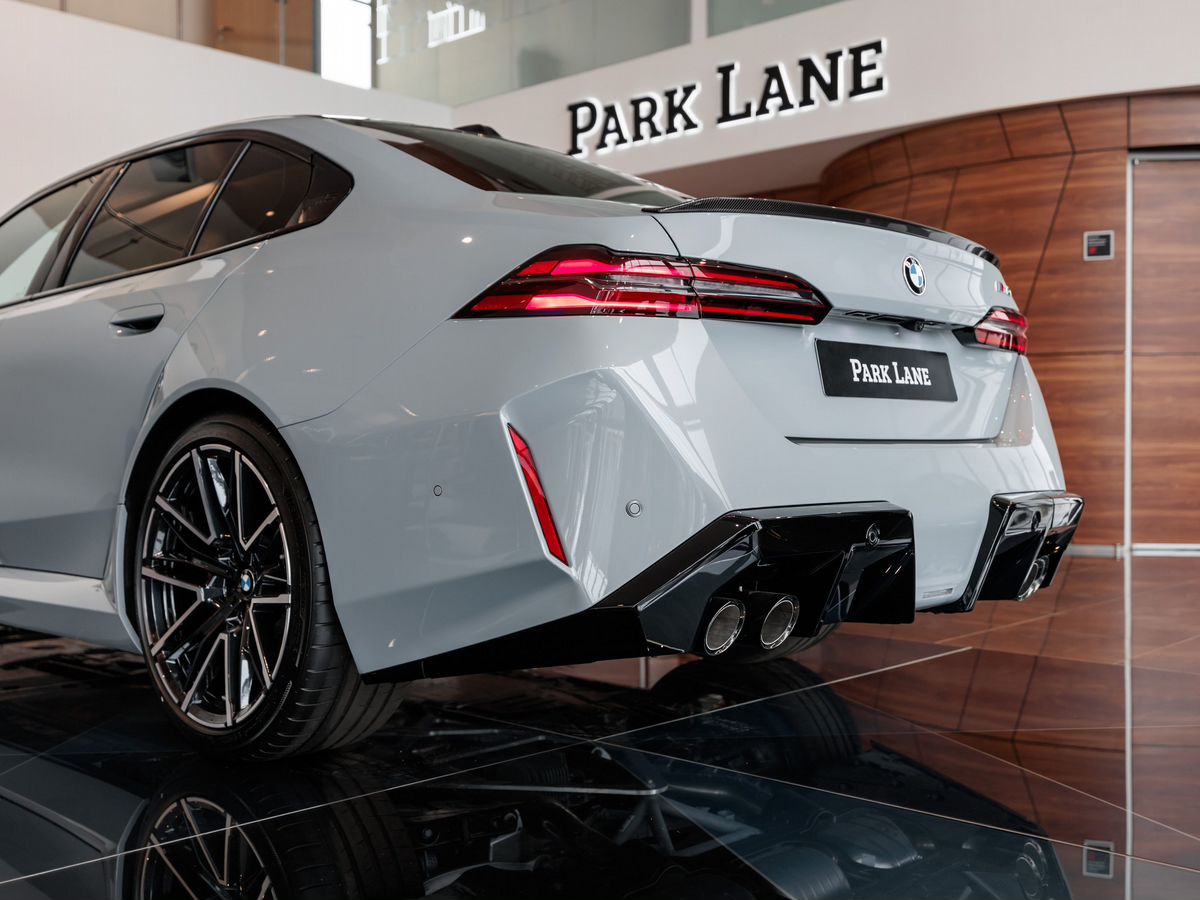 BMW M5 VII (G90) 4.4hyb AT (727 л.с.) 4WD