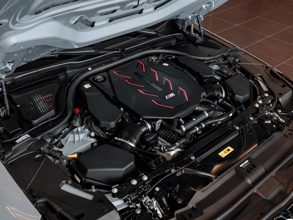 BMW M5 VII (G90) 4.4hyb AT (727 л.с.) 4WD