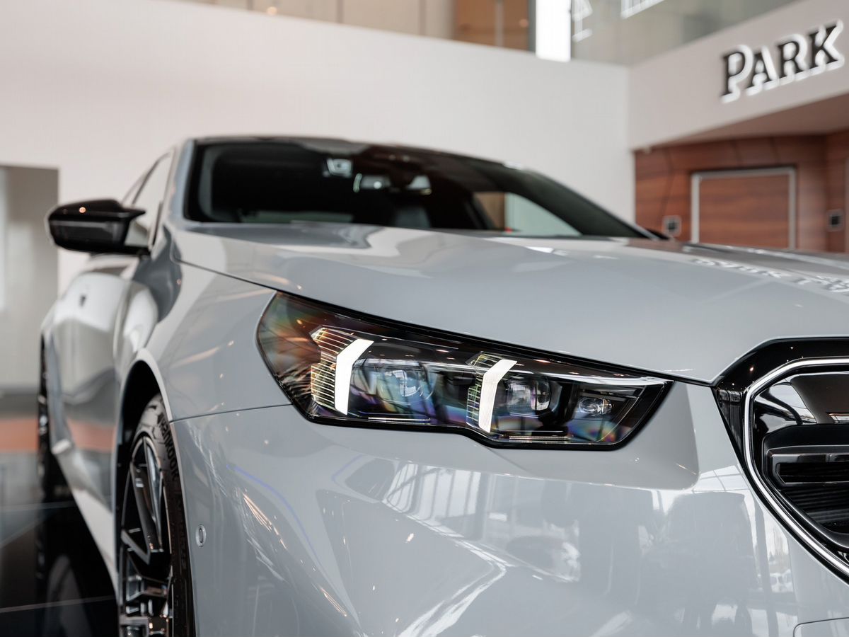 BMW M5 VII (G90) 4.4hyb AT (727 л.с.) 4WD