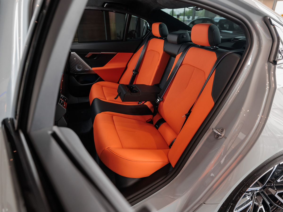 BMW M5 VII (G90) 4.4hyb AT (727 л.с.) 4WD