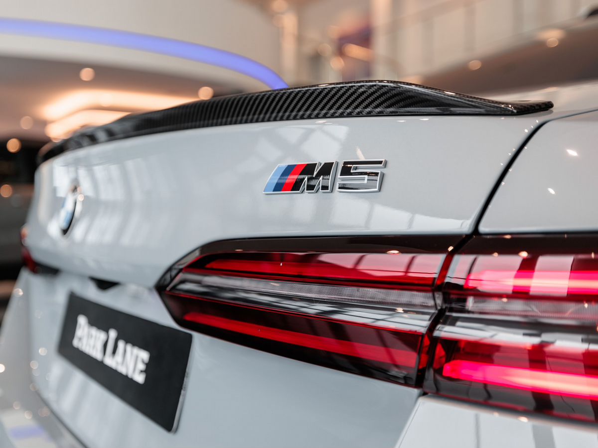 BMW M5 VII (G90) 4.4hyb AT (727 л.с.) 4WD